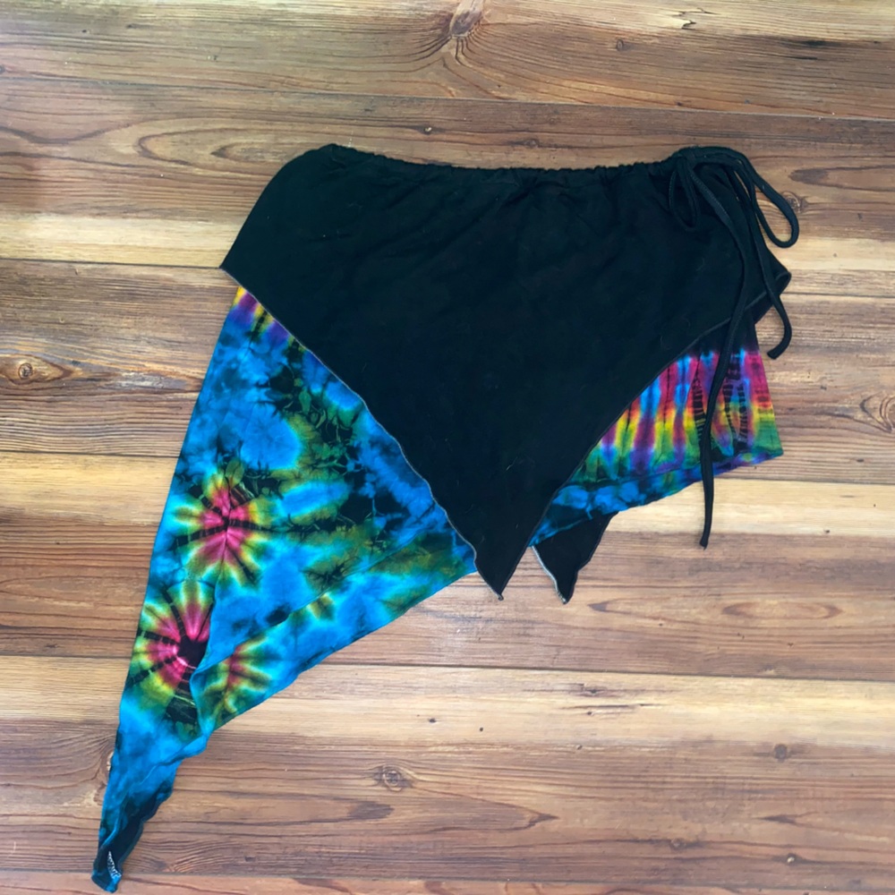 Black and multi-coloured tie-dye skirt with adjustable waistband #festivalvibes